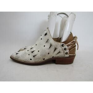 Musse And Cloud Womens Size 10 M White Leather Laces Ankle Fashion Boots Bootie